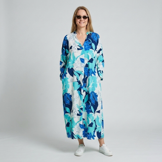 Solveig | Elegant Løs-Fit Maxi-kjole – Luftig modell med kunstnerisk print