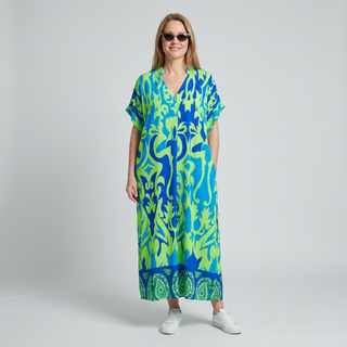 Solveig | Elegant Løs-Fit Maxi-kjole – Luftig modell med kunstnerisk print